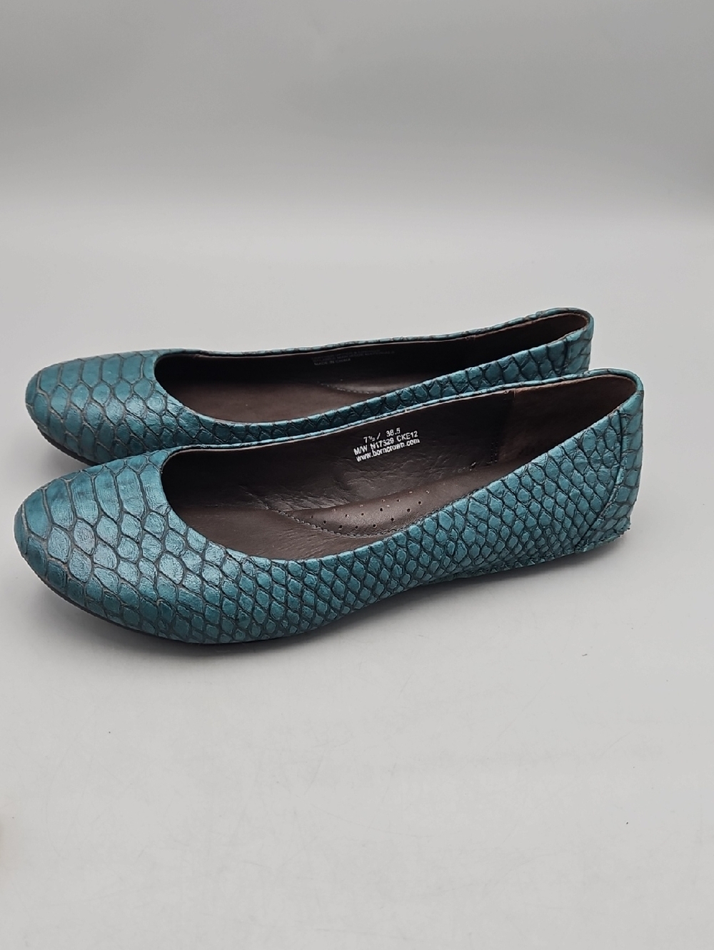 BORN Size 7.5 Teal Textured Leather Ballet Flats Shoes Slip On - Picture 2 of 12